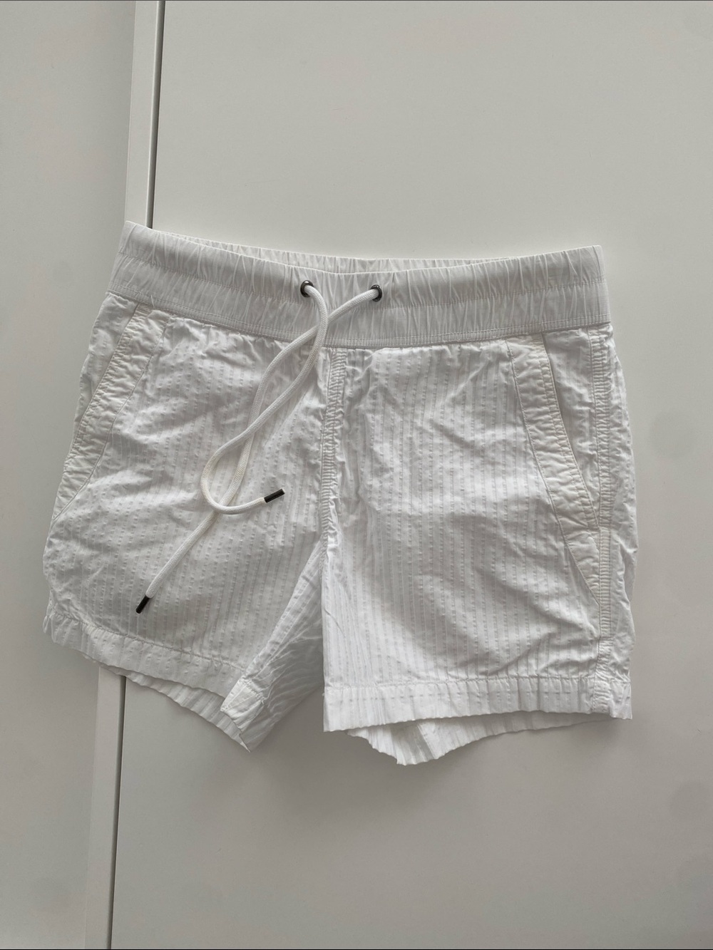James Perse Estilo White Stripe Seersucker Elastic Waist Shorts Womens Size 0